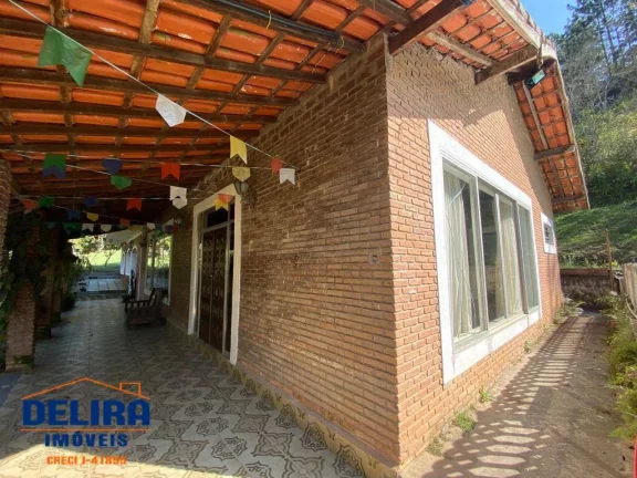 Imagem Sítio à venda com piscina,2 casas com um ótimo espaço.