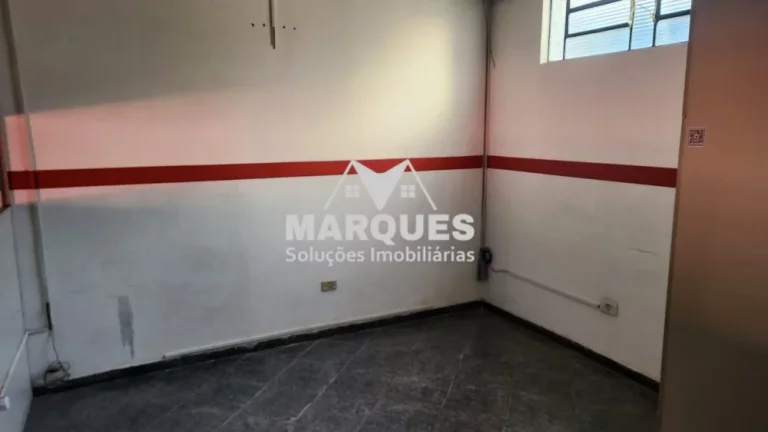 Imagem Salão espaçoso com mezanino c/ 70m2