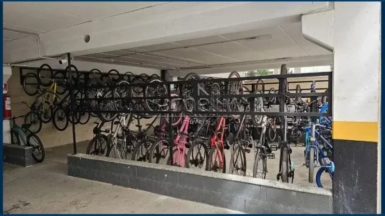 Imagem Apartamento com 43m², 02 dormitórios, sala, banheiro, área de serviços e uma vaga de garagem. Ch...