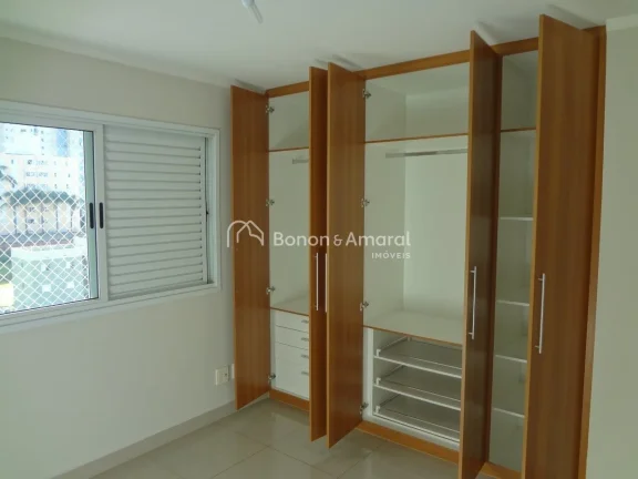 Imagem Amplo apartamento para locação em rua tranquila, com 4 dormitórios, sendo 1 suíte com hidromassa...