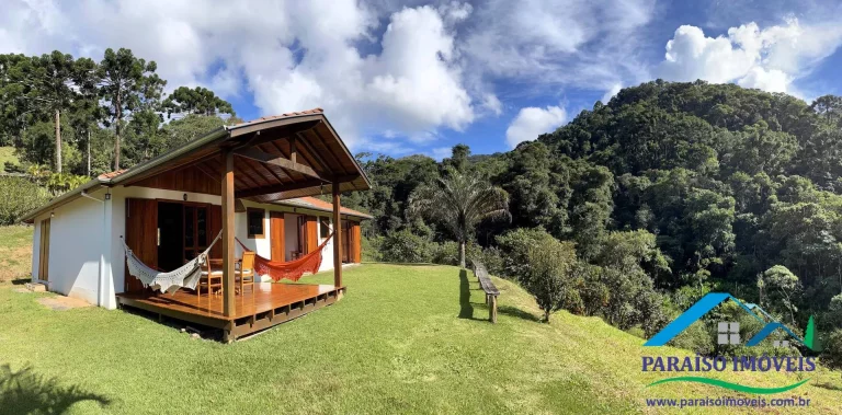 Imagem Seu Refúgio na Serra: Chácara com Vinhedo, Pomar e Casas Equipadas!