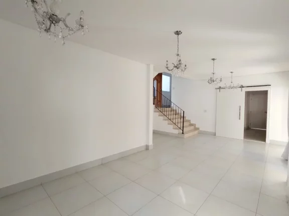 Imagem Casa em condomínio à venda em Vinhedo-SP, Condomínio Recanto dos Paturis: 3 quartos, 3 suítes, 2 salas, 4 banheiros, 4 vagas, 200 m². Imagem Casa em condomínio à venda em Vinhedo-SP, Condomínio Recanto dos Paturis: 3 quartos, 3 suítes, 2 salas, 4 banheiros, 4 vagas, 200 m².