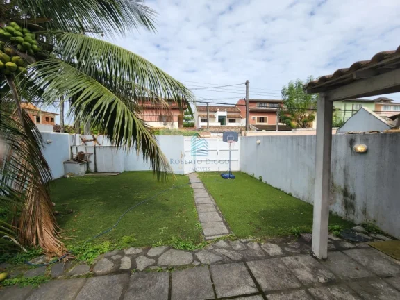 Imagem Casa em Condomínio à Venda em Vargem Pequena, Rio de Janeiro-RJ: 2 Quartos, 1 Sala, 1 Banheiro, 4 Vagas - 140,00m². Venha Conferir!