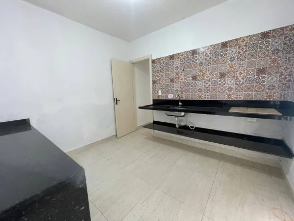 Imagem Casa comercial com 3 salas para alugar Centro de Caraguatatuba-SP
