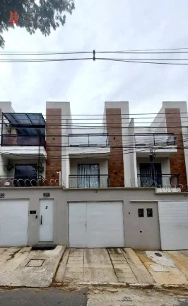 Imagem Casa Tríplex com 3 dormitórios à venda, 101 m² por R$ 450.000 - Jardim Vinte e Cinco de Agosto - Duque de Caxias/RJ