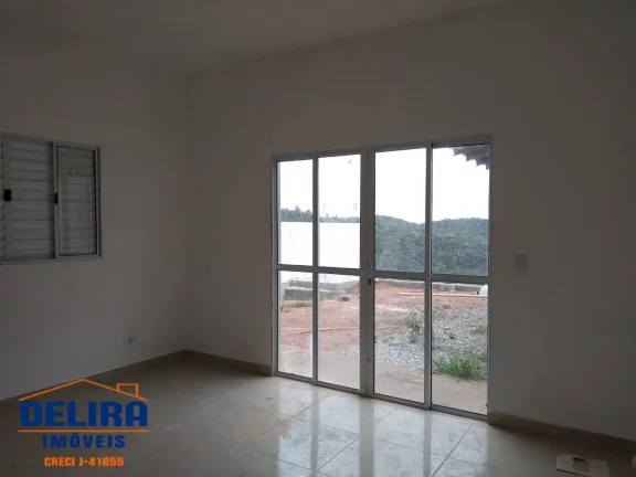 Imagem Linda Casa à Venda - Seu Novo Lar com Vista para a Natureza!