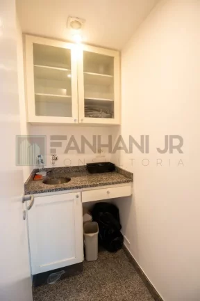 Imagem Sala Comercial de Alto Padrão no Jardim Paulista: 2 salas, 3 banheiros, 3 vagas de garagem, 68m² - São Paulo-SP
