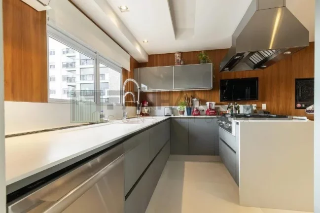 Imagem Apartamento de Alto Padrão na Vila Nova Conceição com 2 Suítes, 5 Salas e 5 Vagas de Garagem - São Paulo-SP