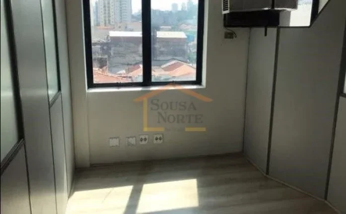Imagem Sala Comercial, 33m² de área útil, equipada com móveis, ar condicionado, copa, pintura nova, pis...