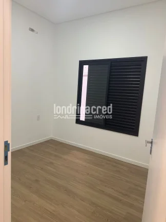 Imagem Desfrute de Conforto e Elegância na Linda Casa do Res. Golden Park II: 3 Dormitórios (2 Suítes), 3 Banheiros, 2 Vagas e Amplo Terreno de 250m²!