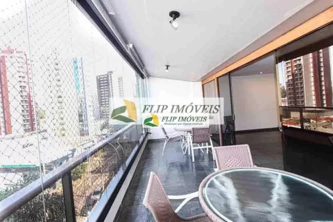 Imagem More em um apartamento com 207 m², 4 suítes, 2 vagas de garagem no miolo do Cambuí - Campinas - SP