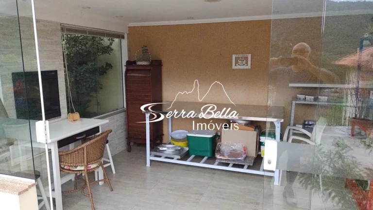 Imagem Casa com 4 dormitórios à venda, 200 m² por R$ 840.000,00 - Albuquerque - Teresópolis/RJ