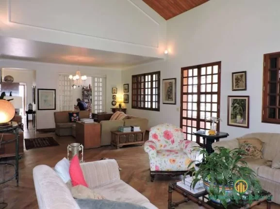 Imagem Cond Forest Hills - Casa Colonial, 4 sts e piscina! Ao lado do clube!