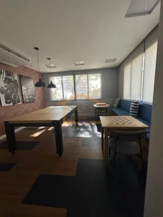 Imagem Apartamento de 25 m², mobiliado, com 1 dormitório, 1 banheiro e armários na cozinha, quarto e ban...