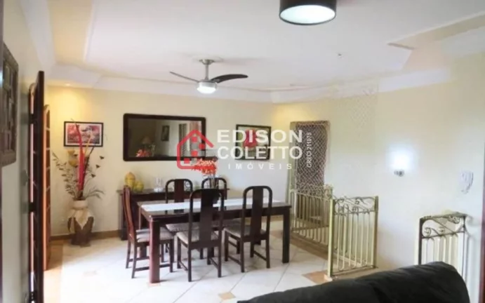 Imagem Casa de frente para área verde, Parque Santa Cecília com 3 dormitórios.