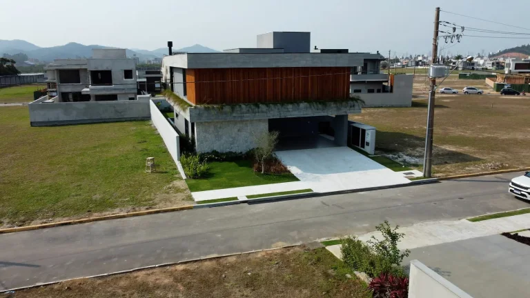 Imagem Casa com 5 dormitórios à venda sendo 5 suítes, 352.0 m² por - R$ 6.800.000,00 - Santa Regina - Camboriú/SC