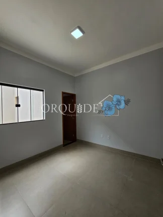 Imagem Imperdível! Casa à venda em Rio Verde-GO, no Residencial Parque dos Ipês, com 2 quartos, 1 suíte, 1 banheiro e 2 vagas de garagem.