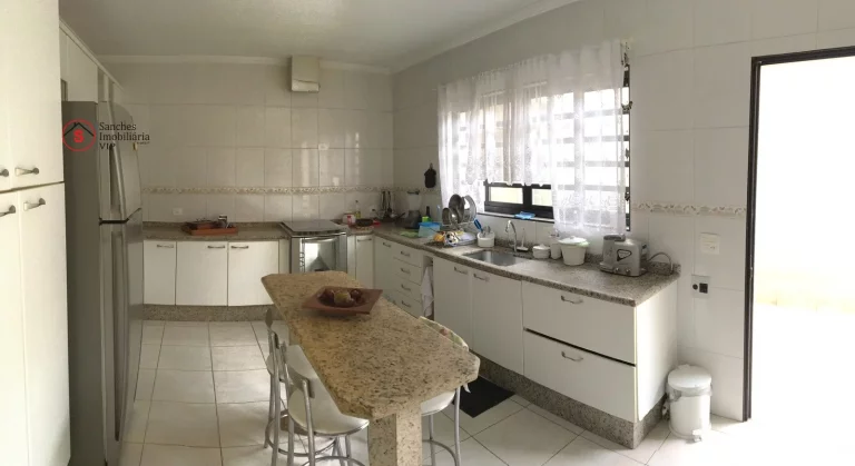Imagem CASA ASSOBRADADA COM 3 DORMITÓRIOS PARA VENDA, AO LADO DO LARGO DA VILA ZELINA. 2 VAGAS DE GARAGEM, QUINTAL, CHURRASQUEIRA. A 12 MINUTOS A PÉ DO METRÔ