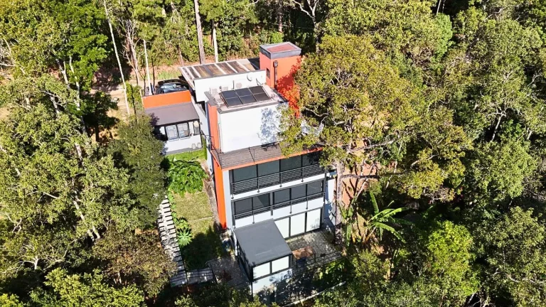 Imagem Casa Alto Padrão: Onde o Propósito Encontra o Silêncio das Montanhas