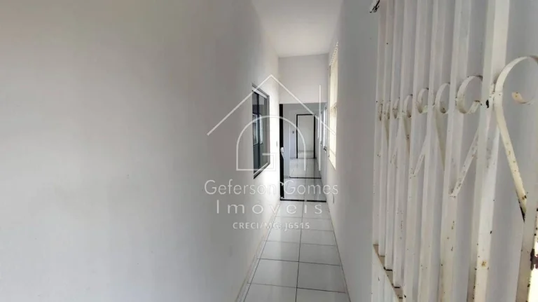 Imagem Prédio a venda - Com 03 Apartamentos - Centro - Mantena - MG