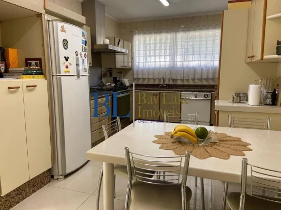 Imagem Sobrado À Venda Com 170M² -3 Quartos - 4 Vagas!!Na Agua Rasa!