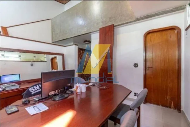 Imagem Casa Alto Padrão com 3 suítes e lazer completo em localização estratégica