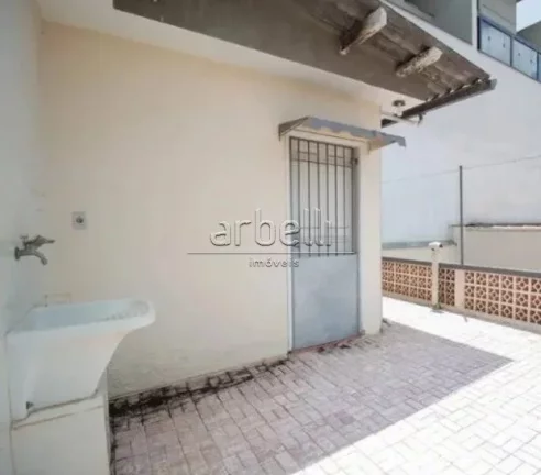 Imagem Casa térrea com 177 M², 2 dormitórios, banheiro com gabinete no lavatório e box em vidro, ampla ...