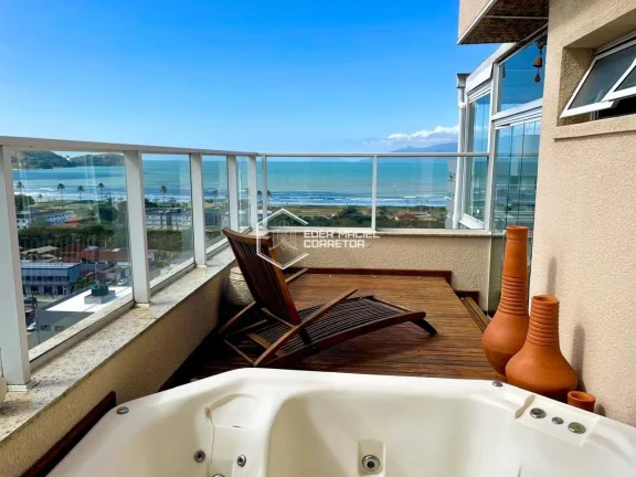 Imagem Está em busca de uma cobertura deslumbrante com uma vista panorâmica do mar e infraestrutura compl...