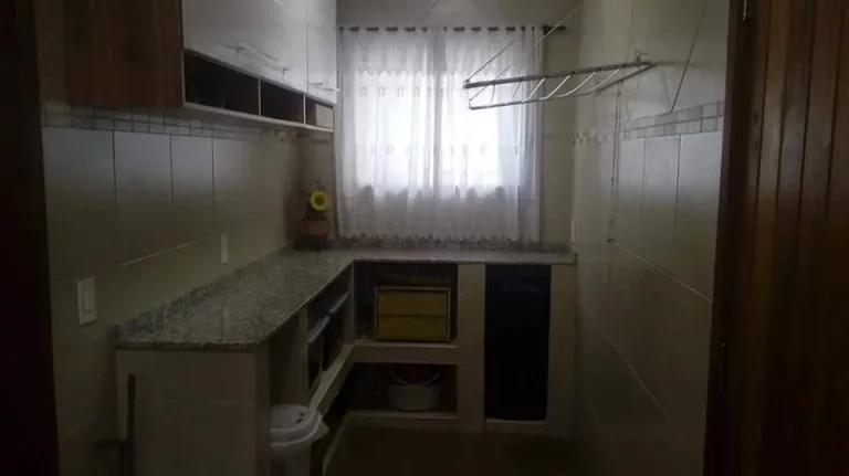Imagem VENDO ESTA LINDA CASA NO CENTRO DE NOVA FRIBURGO.