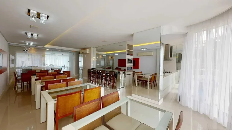 Imagem Apartamento com 3 suítes e 3 vagas de garagem no Centro de Balneário Camboriú