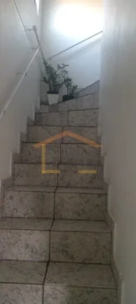 Imagem Imóvel com terreno de 250 m², composto por casa térrea e sobrado aos fundos.

A casa térrea disp...