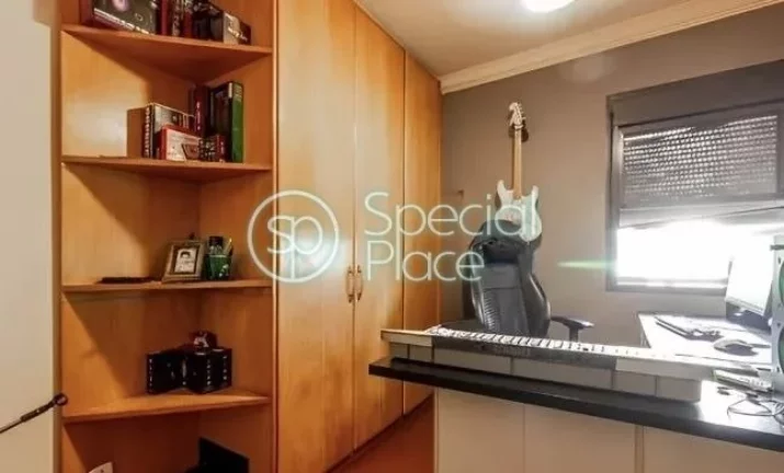 Imagem Oportunidade para reforma em Moema Pássaros Apartamento para reforma com ótima planta, sala bem am...