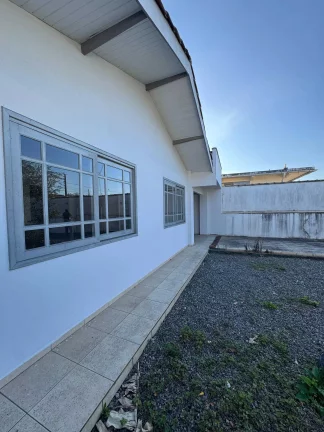 Imagem Casa com 3 dormitórios sendo 1 suíte e 2 vagas - Guanabara | Joinville/SC
