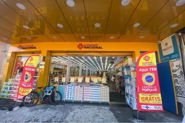 Imagem Alugo Galpão - Praça Seca Localizado na Rua Cândido Benício, acima da Drogaria Nacional -
