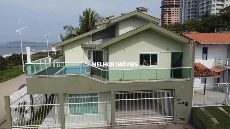 Imagem Casa Frente Mar á venda com 5 dormitórios sendo 1 suíte com vista mar em Balneário Piçarras