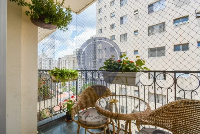 Imagem Apartamento de luxo à venda em Moema, São Paulo-SP: 4 quartos, 1 suíte, 2 salas, 4 banheiros, 3 vagas de garagem, 161m².