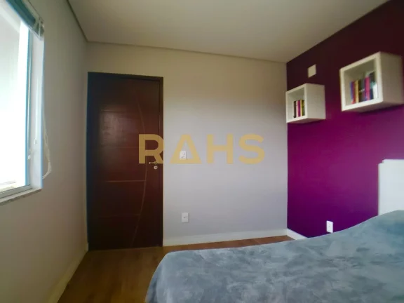 Imagem Belíssimo Sobrado averbado à venda em rua sem saída no bairro Iririú em Joinville SC - 990 mil S...