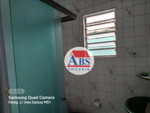 Imagem casa com duas lojas e uma edícula