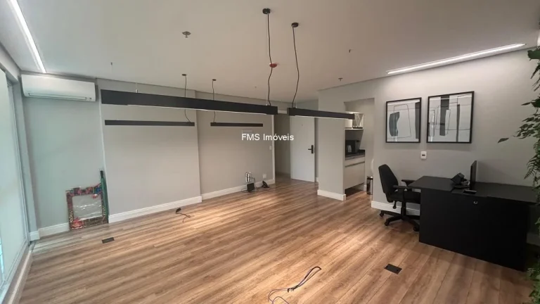 Imagem Sala Comercial de Alto Padrão na Consolação, São Paulo-SP: 1 Sala, 1 Banheiro, 1 Vaga de Garagem. Venha Conferir!