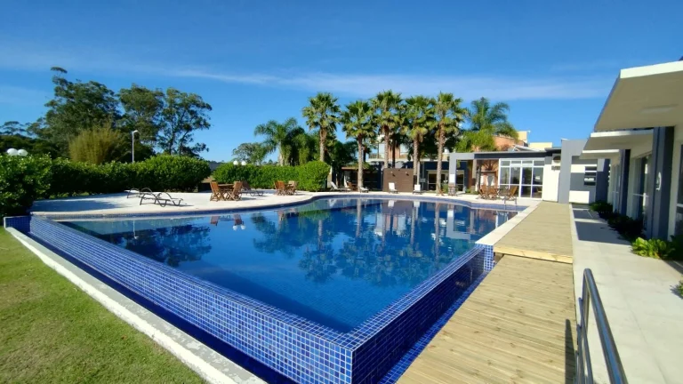 Imagem Terreno à venda em Imbituba - Condomínio fechado com piscina, quadra poliesportiva acesso para lagoa