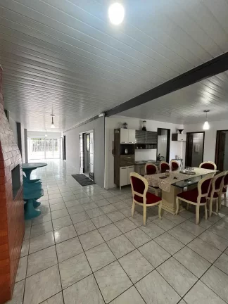Imagem Casa com 3 dormitórios e 3 vagas de garagem - Ubatuba | São Francisco do Sul/SC