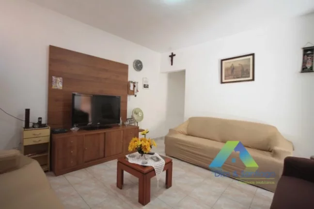 Imagem CASA COM 3 DORMTS 180 MTS EXCELENTE LOCALIZAÇÃO !!!