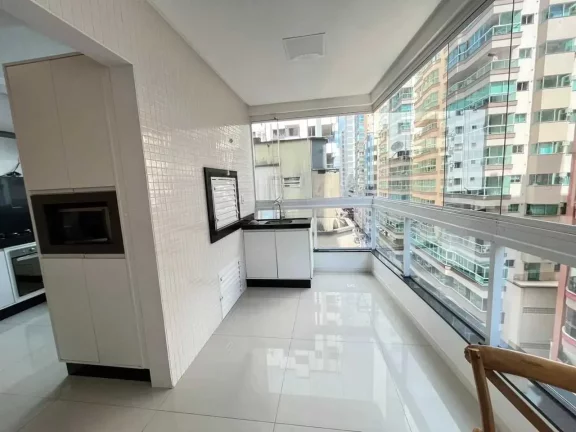 Imagem Apartamento mobiliado com 3 suítes e vaga de garagem dupla em Itapema