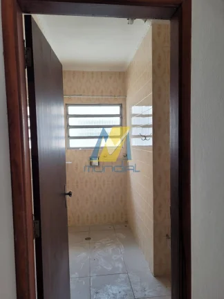 Imagem Casa Sobre Loja com 3 Dormitórios, Suíte e Área de Churrasqueira