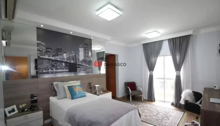 Imagem Sobrado à venda 4 Quartos, 1 Suite, 3 Vagas, 240M², Cerâmica, São Caetano do Sul - SP