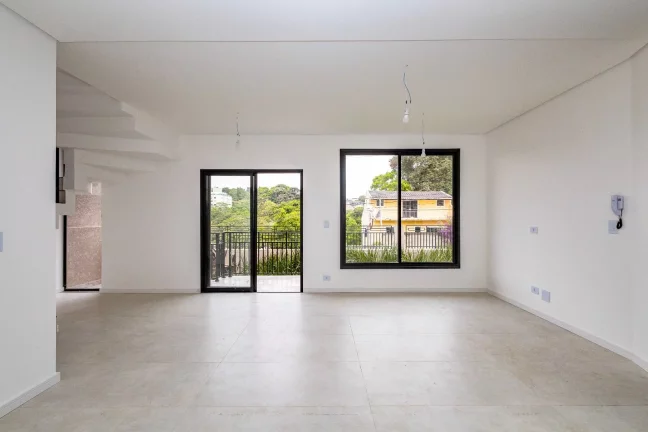 Imagem Sobrado com 3 Suítes, 2 vagas, churrasqueira à venda, 190 m² por R$ 1.304.680 - Vista Alegre - Curitiba/PR