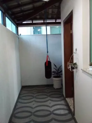 Imagem Casa duplex à venda, 3 quartos, 1 suíte, 2 vagas, Localização Privilegiada - Santa Luzia/MG