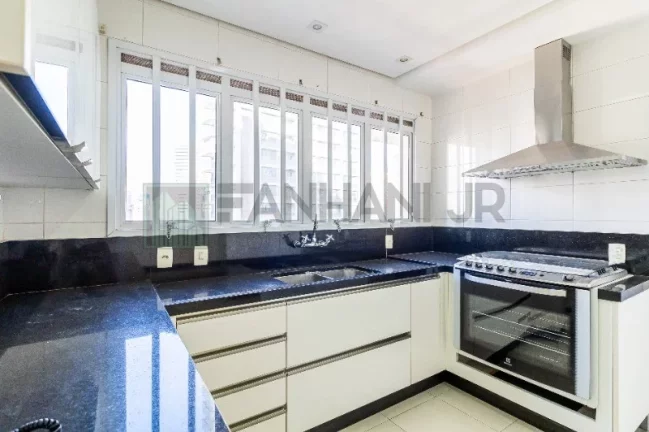 Imagem Apartamento de Alto Padrão na Vila Nova Conceição: 3 Quartos, 3 Suítes, 3 Salas, 5 Banheiros, 4 Vagas, 192m² - São Paulo-SP