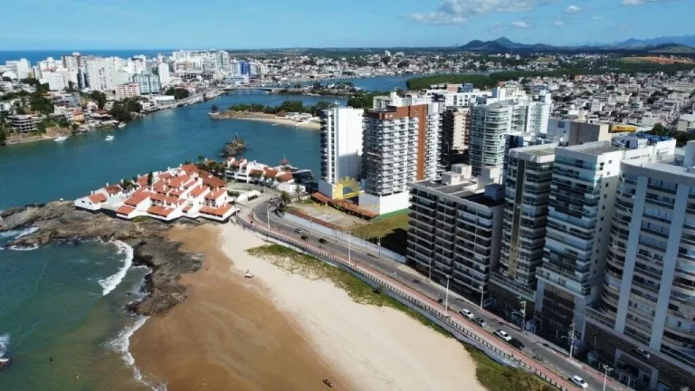 Imagem Conheça este incrível apartamento de alto padrão à venda na Praia do Morro em Guarapari-ES. Com ...