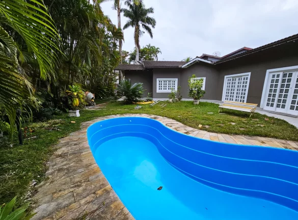 Imagem Casa de Luxo à Venda na Riviera Módulo 22 em Riviera de São Lourenço: 4 Quartos, 2 Suítes, 2 Salas, 5 Vagas de Garagem.